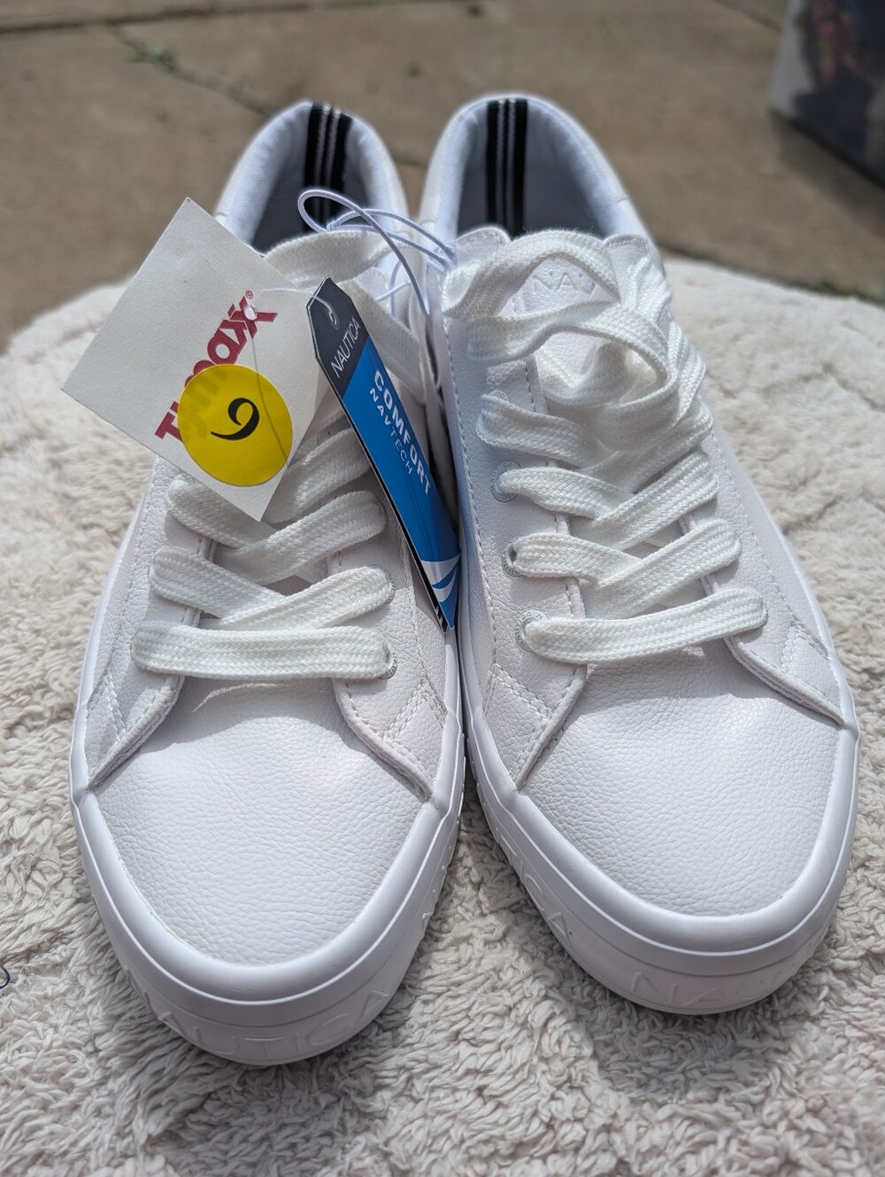 NWT Women's Nautica White Lace Up Sneakers Size 9
